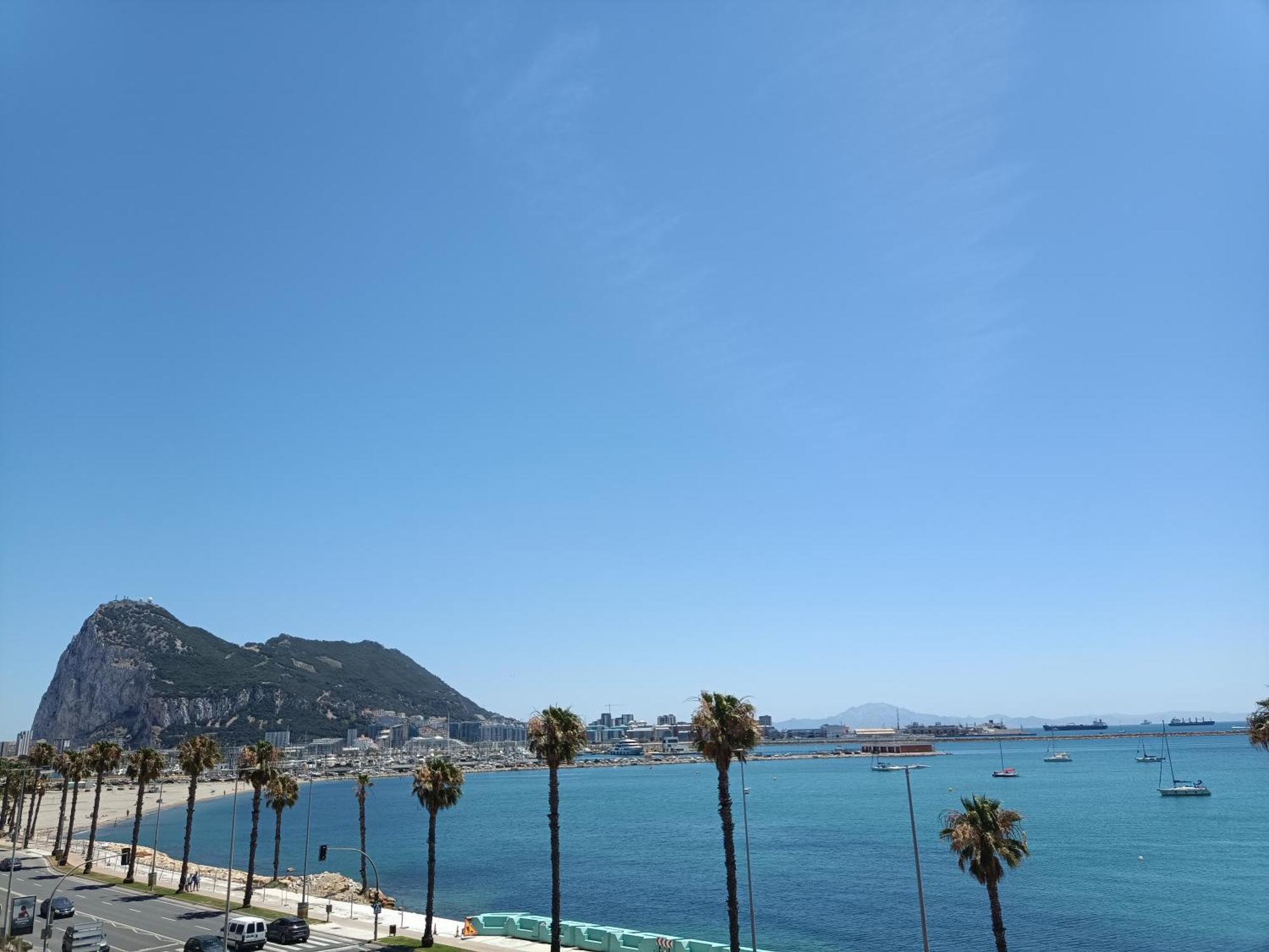 Vistas A 3 Paises Y 2 Continentes 1º Linea De Playa A 5 Minutos De Gibraltar Apartment La Linea de la Concepcion Ngoại thất bức ảnh